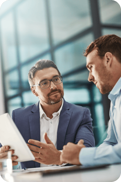 coaching-training-business-people-with-tablet-office-workplace-collaboration-mentor-men-employees-with-technology-planning-sales-marketing-advertising-strategy-company-meeting 1 coaching-training-business-people-with-tablet-office-workplace-collaboration-mentor-men-employees-with-technology-planning-sales-marketing-advertising-strategy-company-meeting 1
